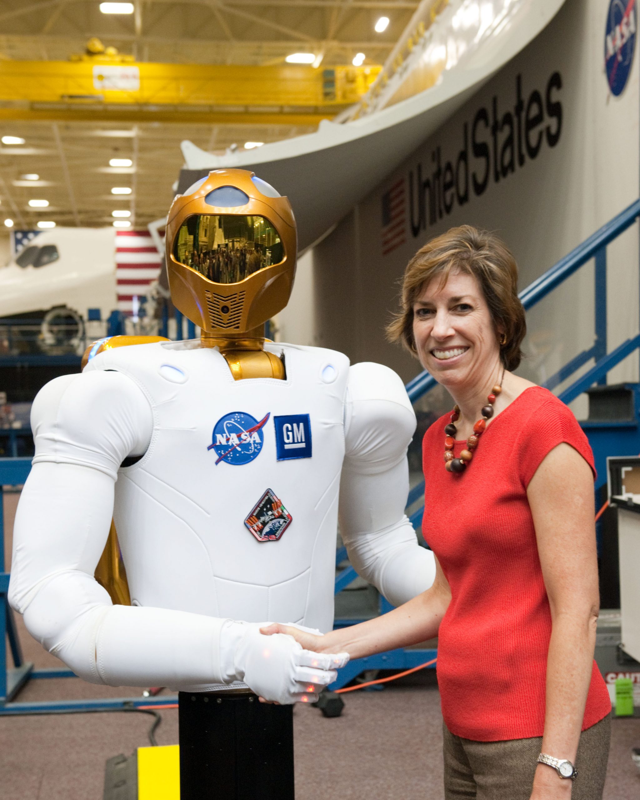 Ellen Ochoa ve İlk İnsansı Astronot Robot