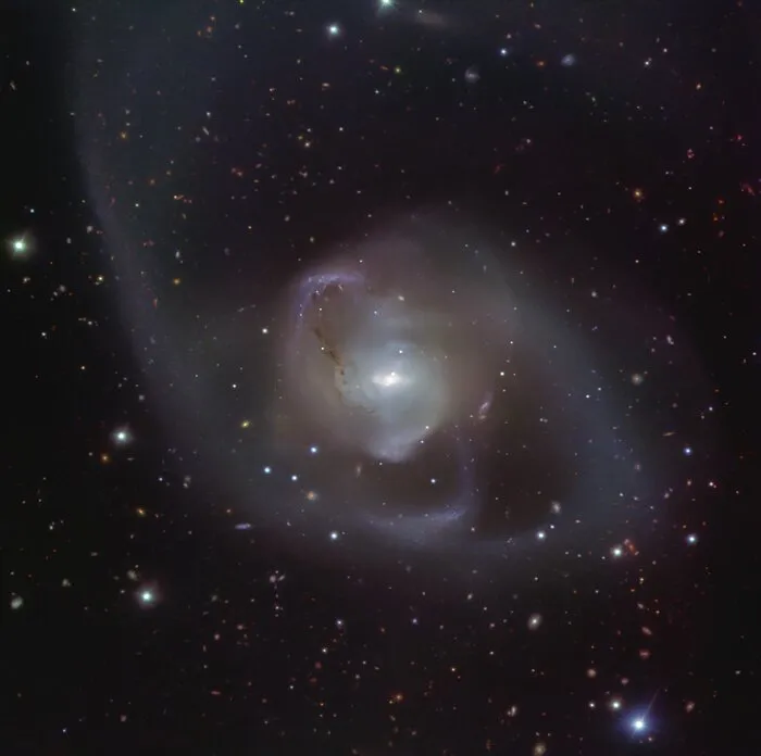 ESO teleskobu muhteşem bir kozmik dansı görüntüledi 2 NGC-7727